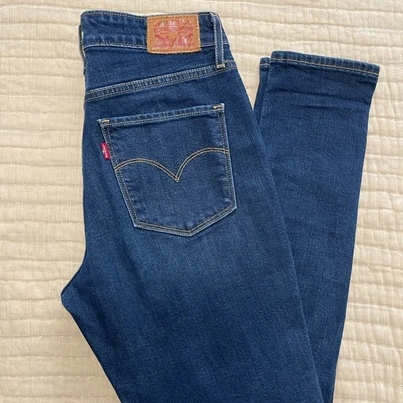 Levi’s “high Rise Skinny” - Picture 3 of 3